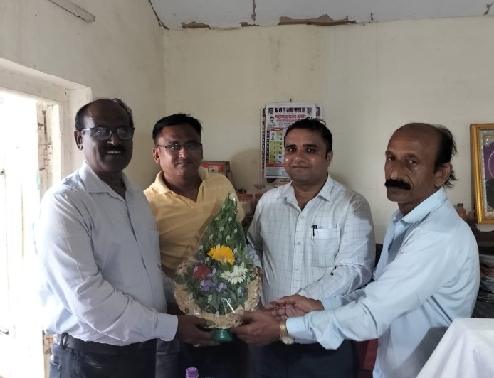 संतनगरी शेगाव येथे जिल्हा पुरवठा अधिकारी विशाल भगत यांचा सत्कार; रेशन दुकानांच्या विविध विषयांवर चर्चा