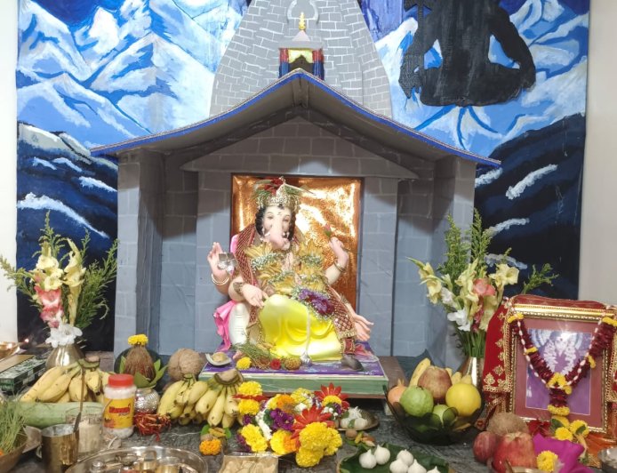 घणसोलीत मढवी परिवाराचा पर्यावरणपूरक गणेशोत्सव; शाडू मातीच्या बाप्पाचे कृत्रिम टाकीत सातव्या दिवशी विसर्जन