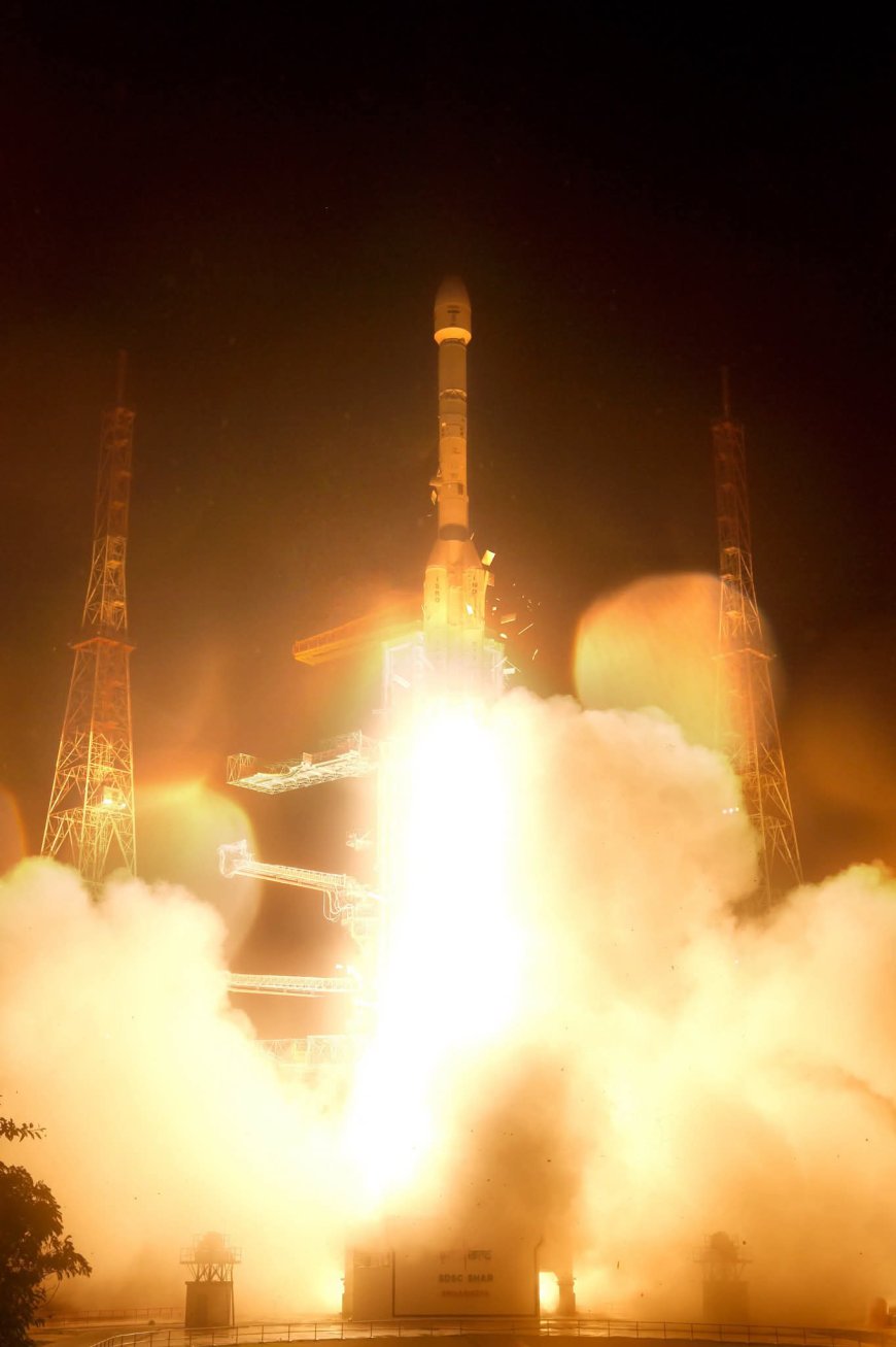 भारताची अंतराळ क्षेत्रात नवी झेप! 🚀 GSLV-F17 द्वारे EOS-05 चे यशस्वी प्रक्षेपण; ISROच्या शिरपेचात आणखी एक मानाचा तुरा
