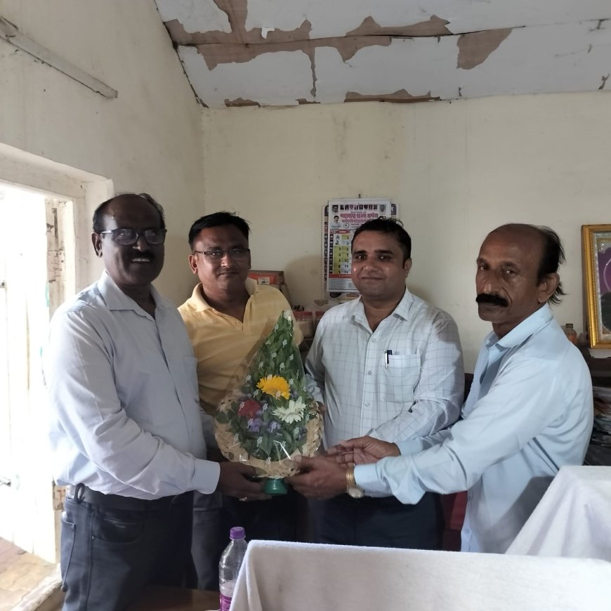 संतनगरी शेगाव येथे जिल्हा पुरवठा अधिकारी विशाल भगत यांचा सत्कार; रेशन दुकानांच्या विविध विषयांवर चर्चा
