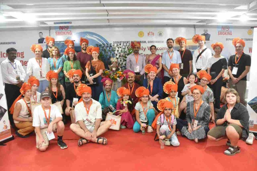 आंतरराष्ट्रीय पर्यटकांचा गणेश विसर्जन सोहळ्यात उत्साहाने सहभाग; गिरगाव चौपाटीवर अनुभवली महाराष्ट्राच्या संस्कृतीची जादू